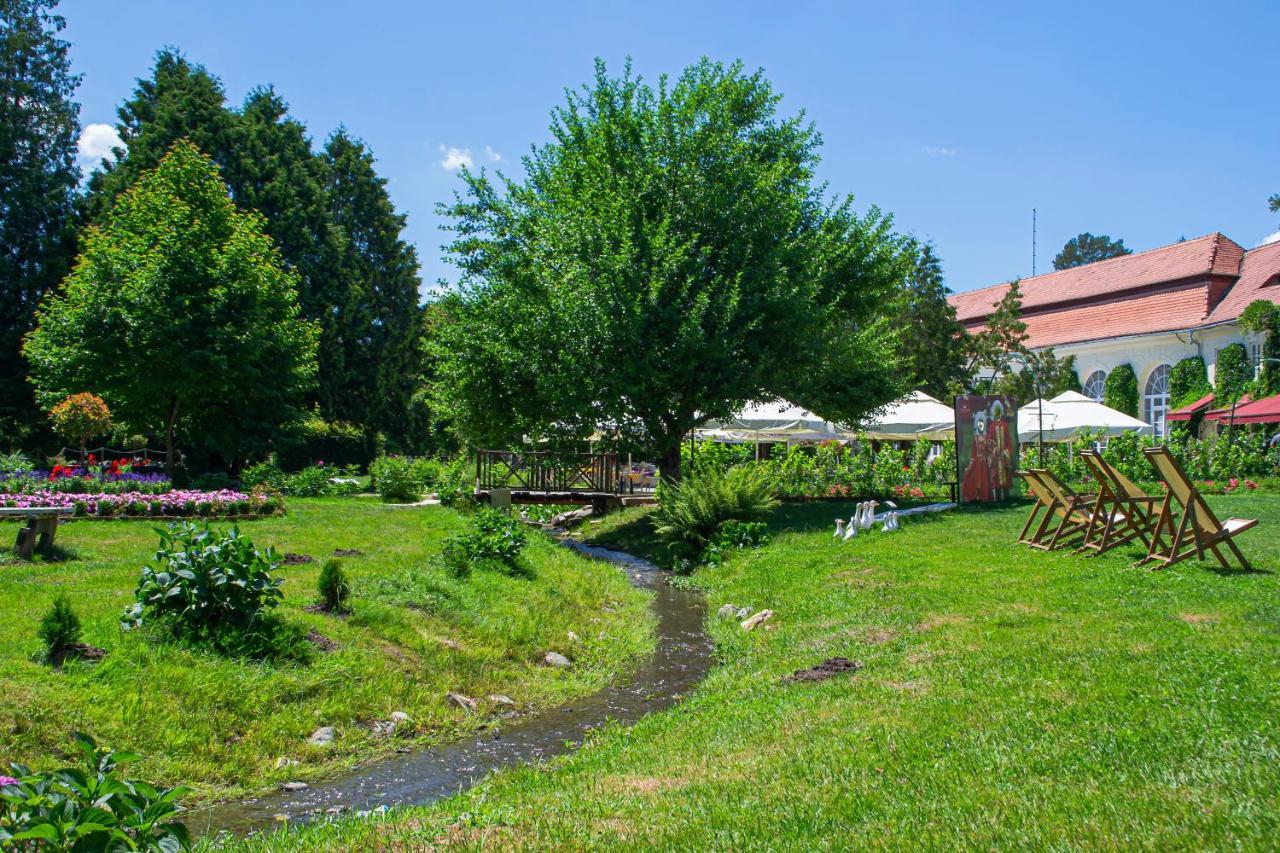 Vila Rozalia Garden Gate Avrig Eksteriør billede